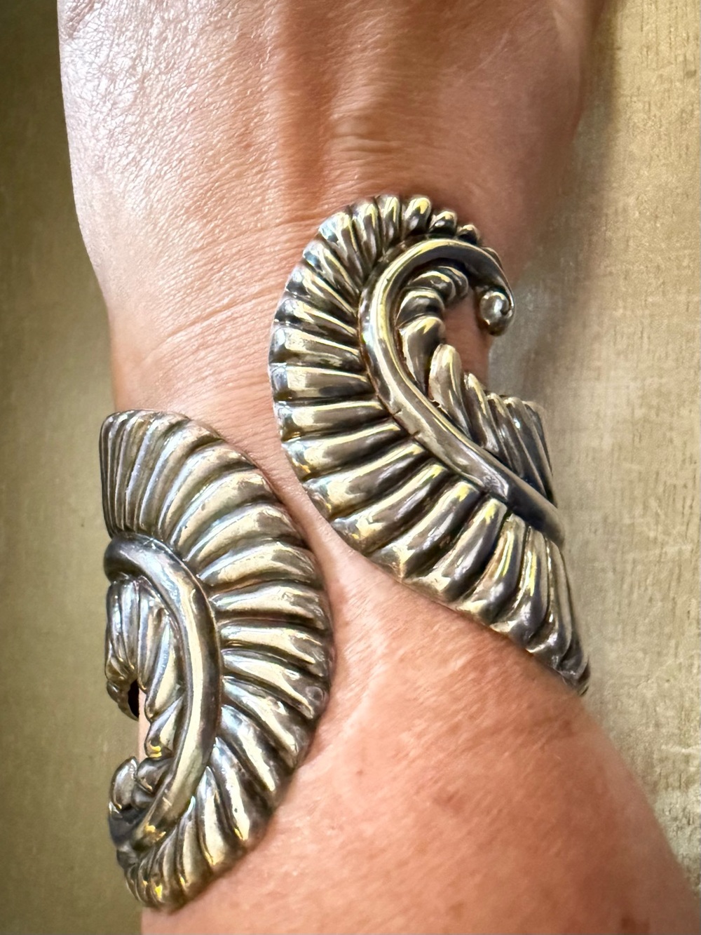 Vintage Taxco 925 Silver Leaf Hinged Clamper Cuff Bracelet - Picture 10 of 11